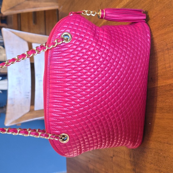 Bally Vintage Fuschia Lambskin Quilted Shoulder Bag with Gold Chain Vintage - Picture 4 of 16